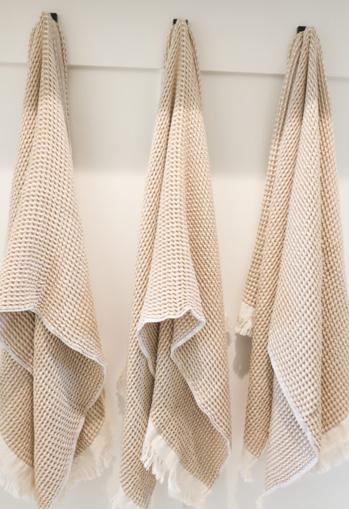 wall mounted towel hanger